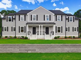 37L Poquanticut Ave L, Easton, MA 02356