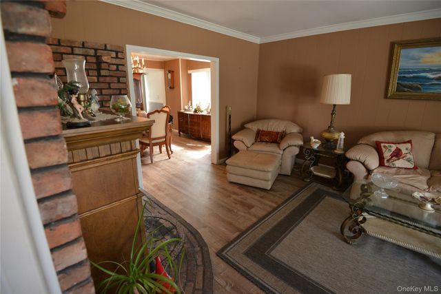 7 S Bay Avenue, Freeport, NY 11520