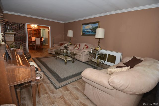 7 S Bay Avenue, Freeport, NY 11520