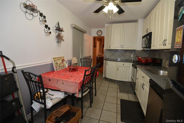 7 S Bay Avenue, Freeport, NY 11520