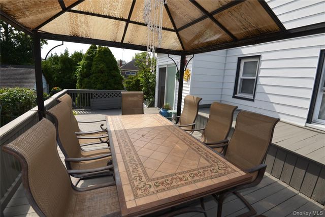 7 S Bay Avenue, Freeport, NY 11520