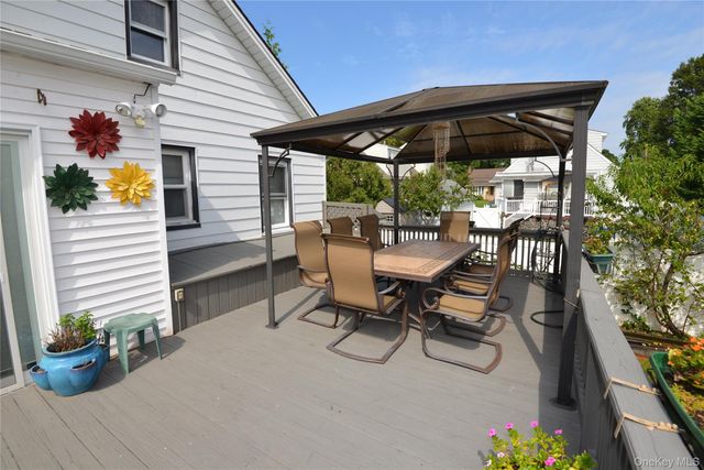 7 S Bay Avenue, Freeport, NY 11520
