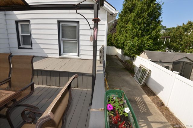 7 S Bay Avenue, Freeport, NY 11520
