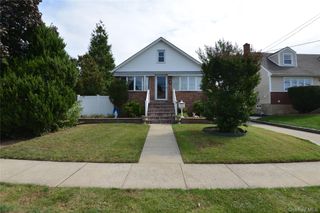 7 S Bay Avenue, Freeport, NY 11520