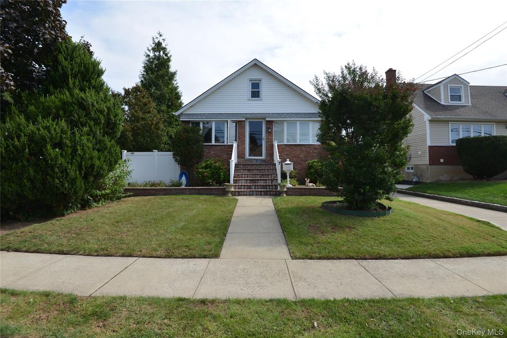7 S Bay Avenue, Freeport, NY 11520 — exterior