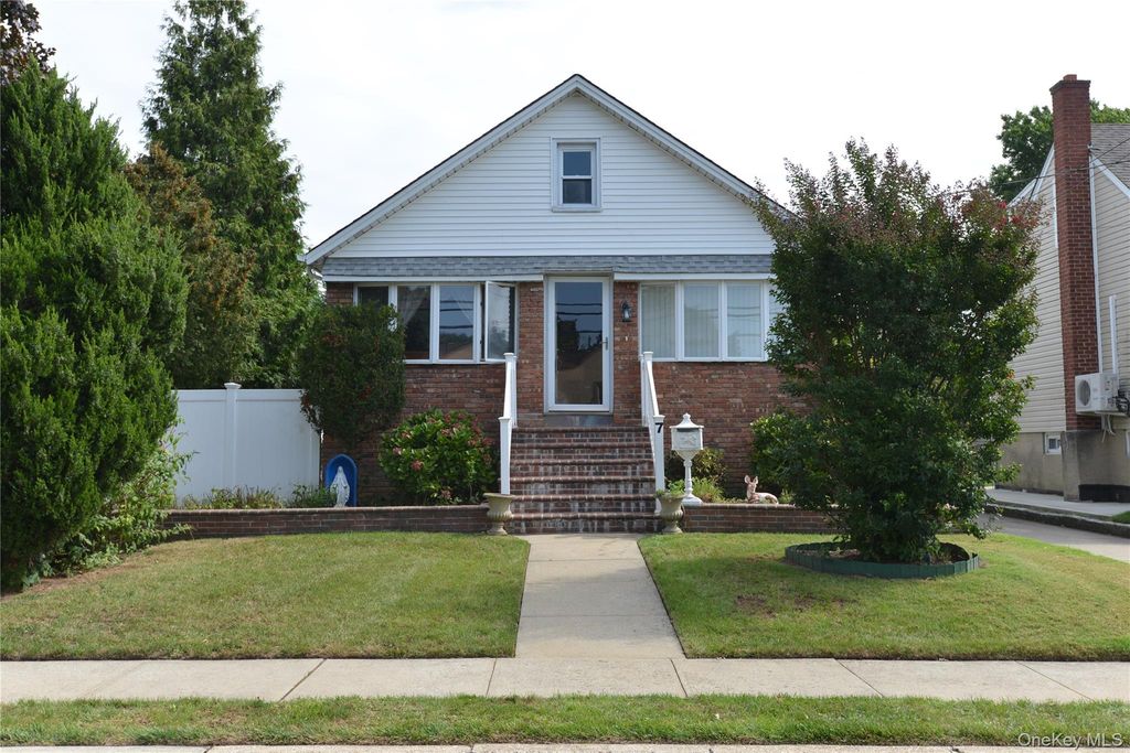 7 S Bay Avenue, Freeport, NY 11520 — photo 2