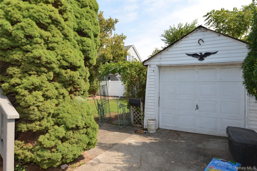 7 S Bay Avenue, Freeport, NY 11520 — photo 4