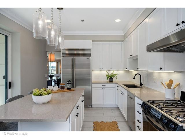 60 W Erie Street 601, Chicago, IL 60654