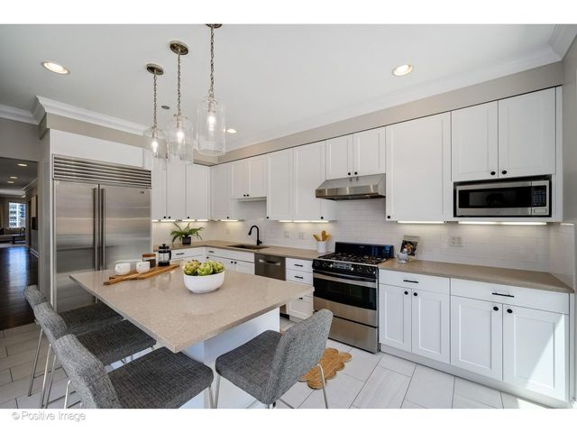 60 W Erie Street 601, Chicago, IL 60654