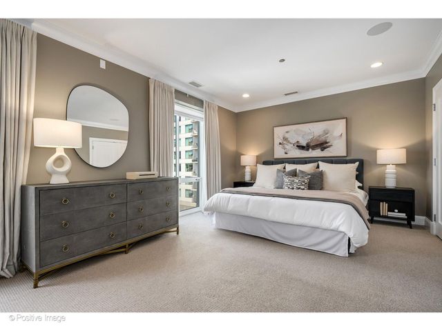 60 W Erie Street 601, Chicago, IL 60654