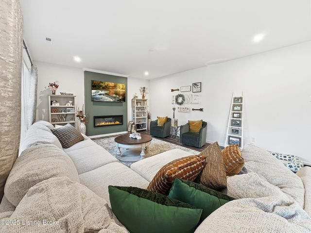 138 Sunflower Blvd, Mt Washington, KY 40047