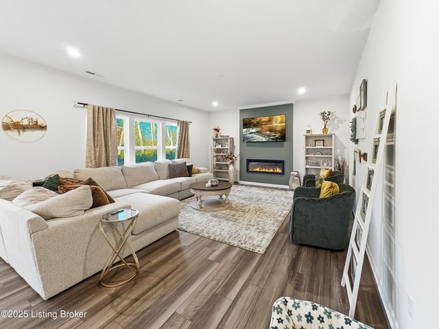 138 Sunflower Blvd, Mt Washington, KY 40047