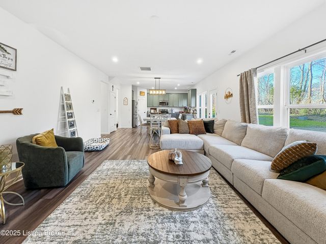 138 Sunflower Blvd, Mt Washington, KY 40047