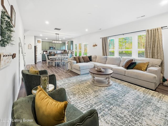 138 Sunflower Blvd, Mt Washington, KY 40047