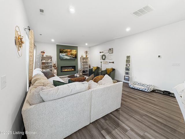 138 Sunflower Blvd, Mt Washington, KY 40047