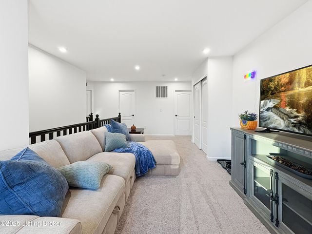 138 Sunflower Blvd, Mt Washington, KY 40047