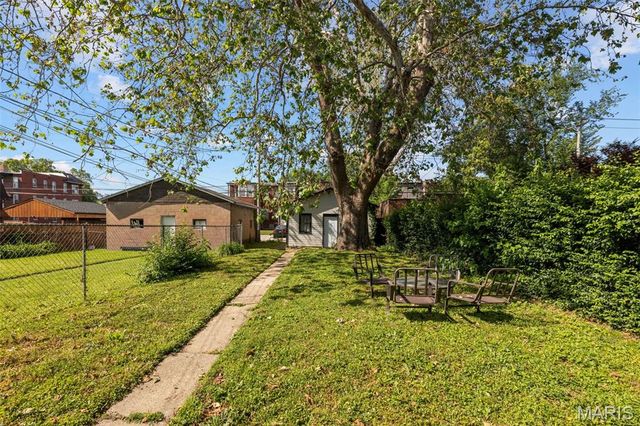 3961 Shaw Boulevard, St Louis, MO 63110