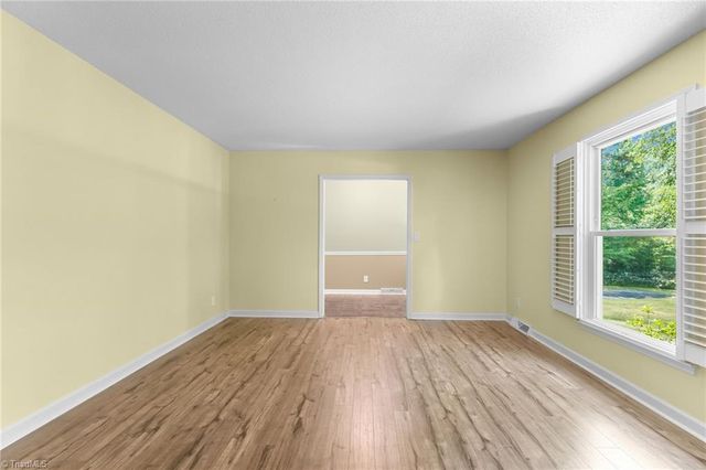 3725 Crestbrook Lane, Pfafftown, NC 27040
