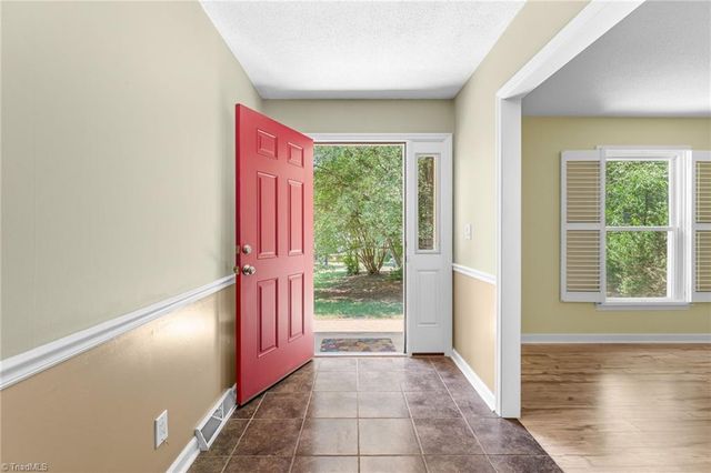 3725 Crestbrook Lane, Pfafftown, NC 27040
