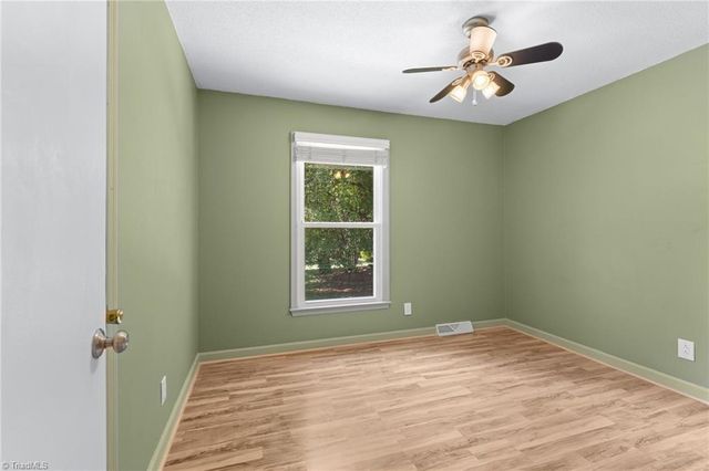 3725 Crestbrook Lane, Pfafftown, NC 27040