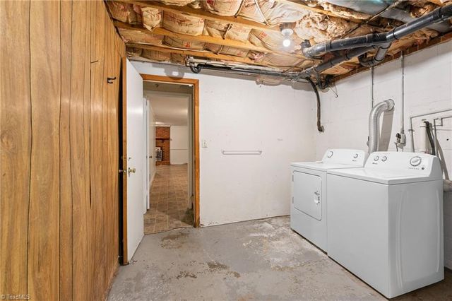 3725 Crestbrook Lane, Pfafftown, NC 27040