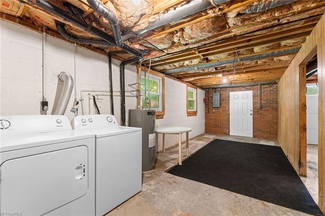 3725 Crestbrook Lane, Pfafftown, NC 27040