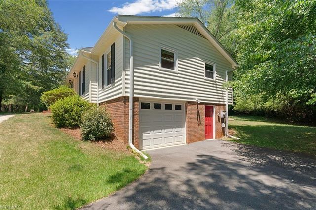 3725 Crestbrook Lane, Pfafftown, NC 27040
