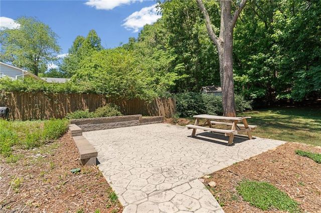 3725 Crestbrook Lane, Pfafftown, NC 27040