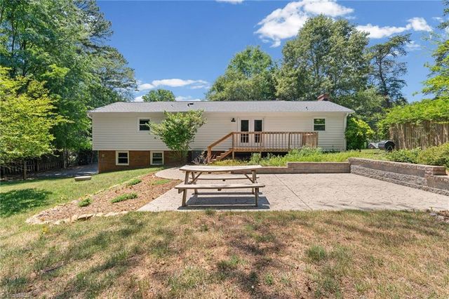 3725 Crestbrook Lane, Pfafftown, NC 27040