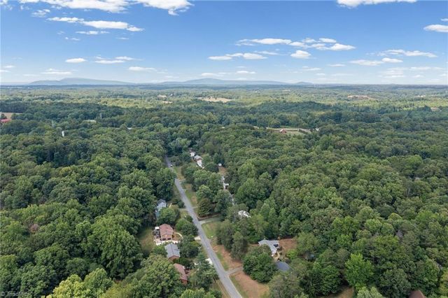 3725 Crestbrook Lane, Pfafftown, NC 27040