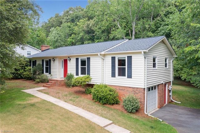 3725 Crestbrook Lane, Pfafftown, NC 27040