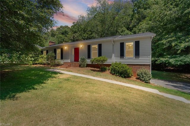 3725 Crestbrook Lane, Pfafftown, NC 27040