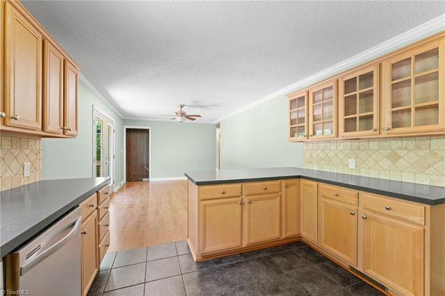 3725 Crestbrook Lane, Pfafftown, NC 27040