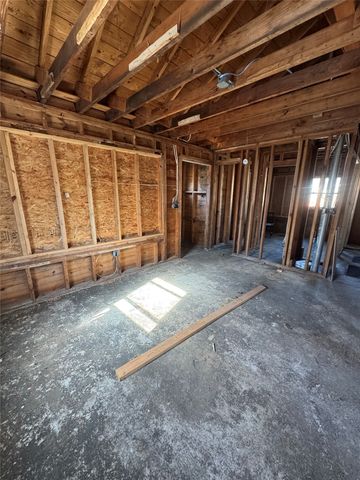 5920 Hickman Road, Des Moines, IA 50322