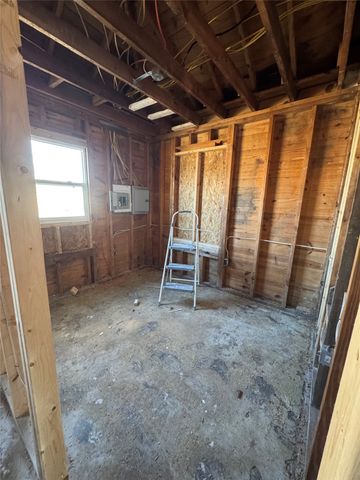 5920 Hickman Road, Des Moines, IA 50322