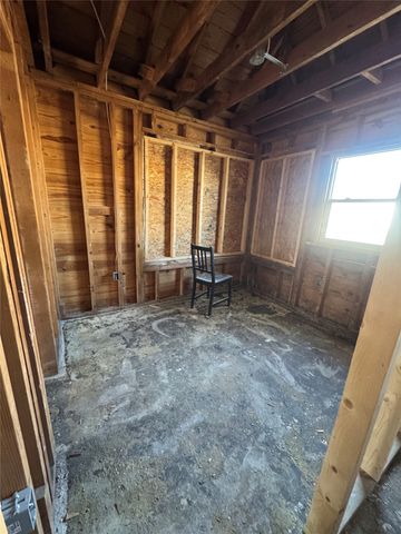 5920 Hickman Road, Des Moines, IA 50322