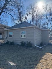5920 Hickman Road, Des Moines, IA 50322