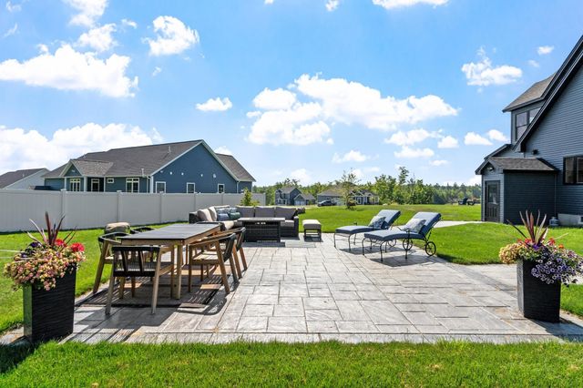 467 Blane Circle, Pembroke, NH 03275