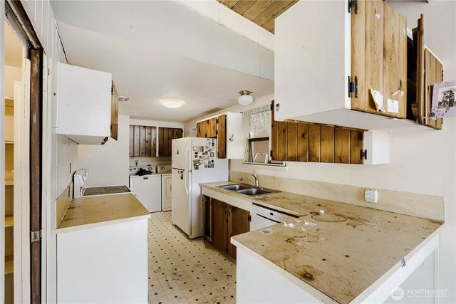 16615 10th Avenue SW, Burien, WA 98166