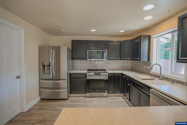 208 Faith St, Jefferson, OR 97352