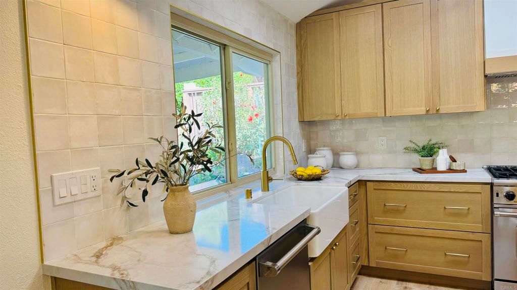Image 11 of property listing at 17523 Plaza Marlena, San Diego, CA 92128