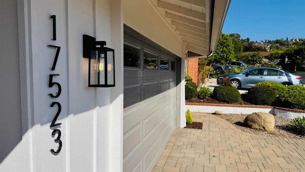 Image 2 of property listing at 17523 Plaza Marlena, San Diego, CA 92128