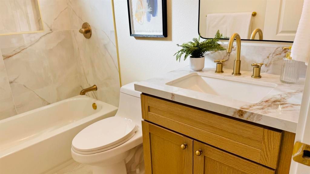 Image 27 of property listing at 17523 Plaza Marlena, San Diego, CA 92128