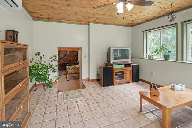 2016 ADAMS RD, East Greenville, PA 18041