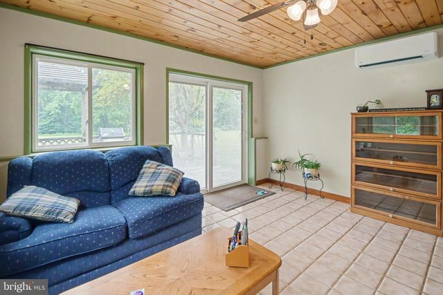 2016 ADAMS RD, East Greenville, PA 18041