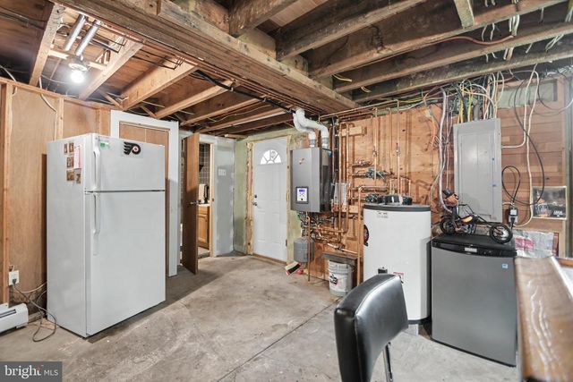 2016 ADAMS RD, East Greenville, PA 18041