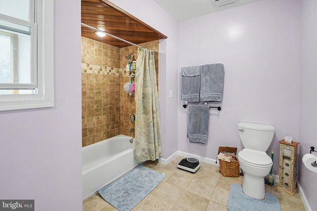 2016 ADAMS RD, East Greenville, PA 18041