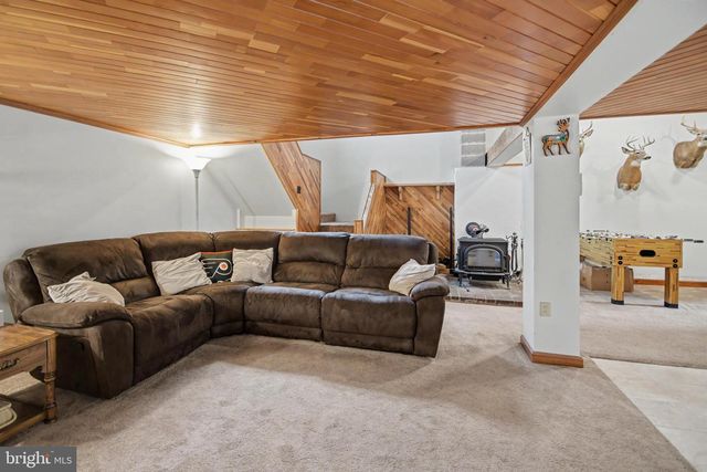 2016 ADAMS RD, East Greenville, PA 18041