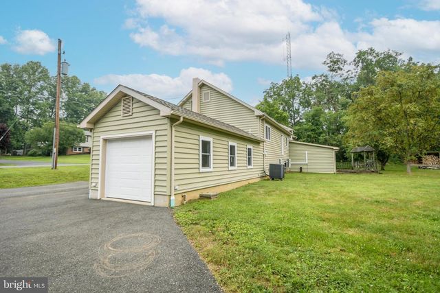 2016 ADAMS RD, East Greenville, PA 18041