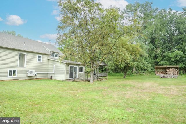 2016 ADAMS RD, East Greenville, PA 18041